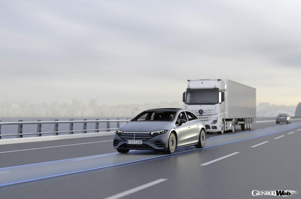 ヨーロッパ33ヵ国において、メルセデス・ベンツは「オートマチック・レーン・チェンジ（ALC）」の導入をスタートする。