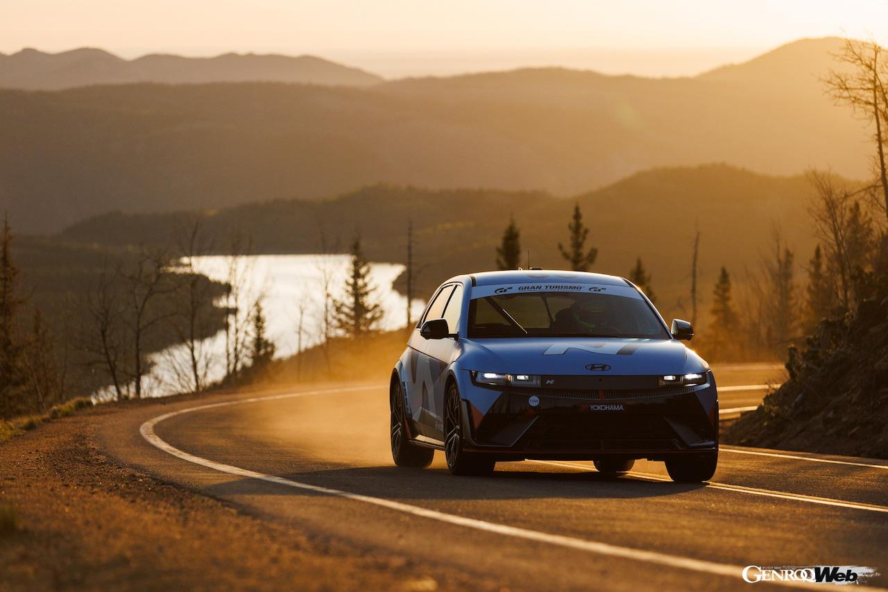 市販仕様の「アイオニック 5 N」で初のパイクスピークに挑戦した、ロン・ザラス。