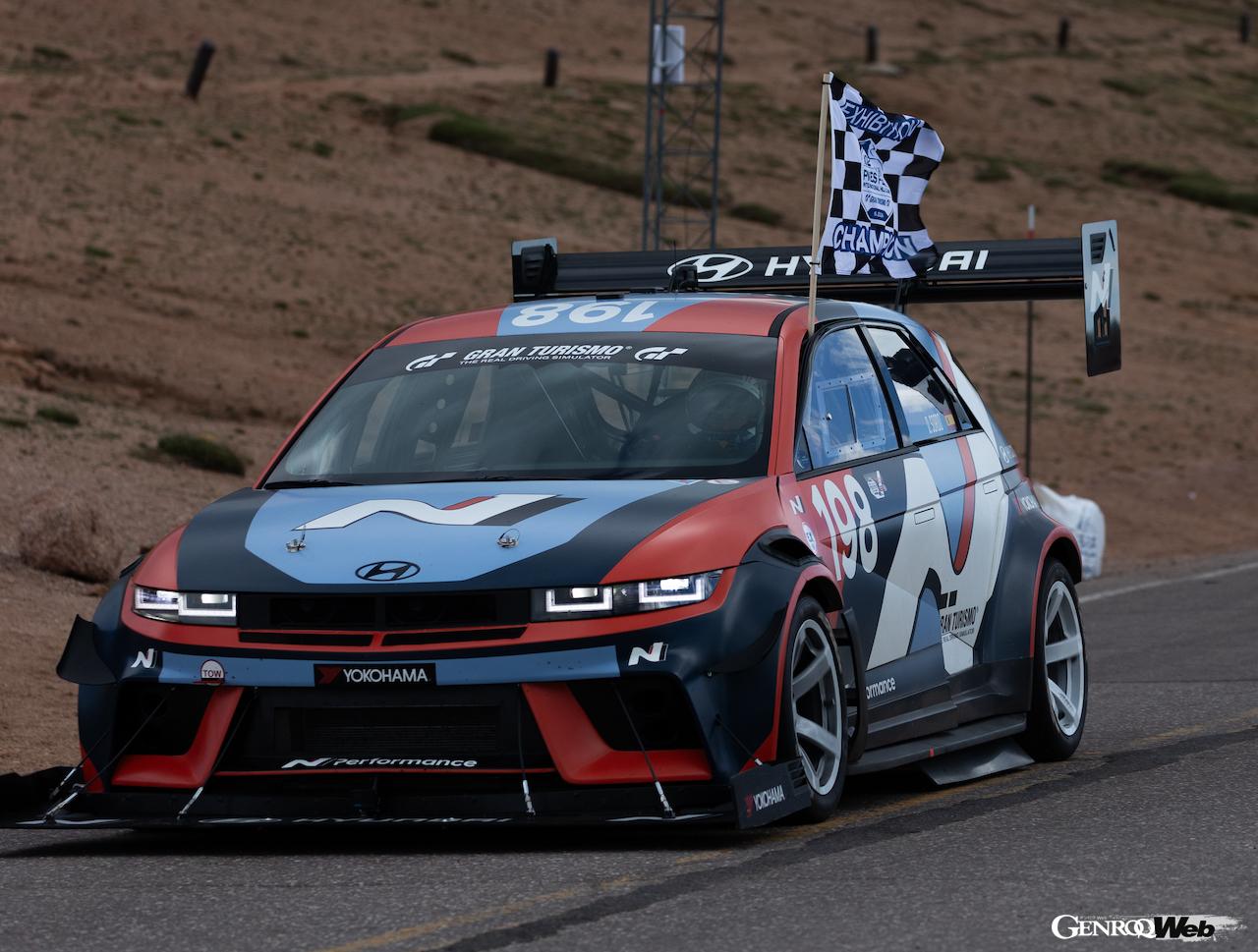 「アイオニック 5 N TA スペック」198号車をドライブし、新記録を樹立したダニ・ソルド。