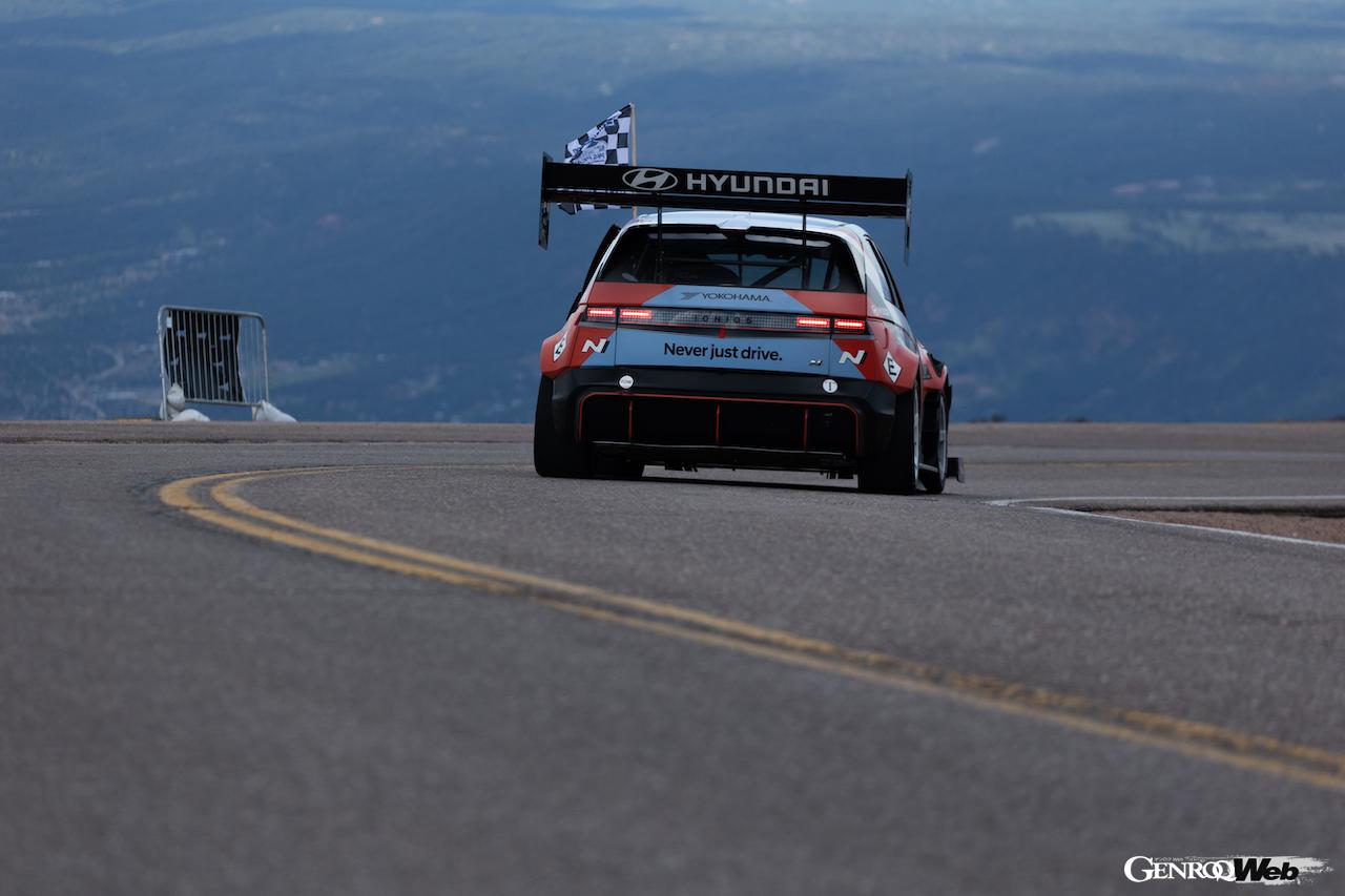 「アイオニック 5 N TA スペック」49号車をドライブしたランディ・ポブスト。