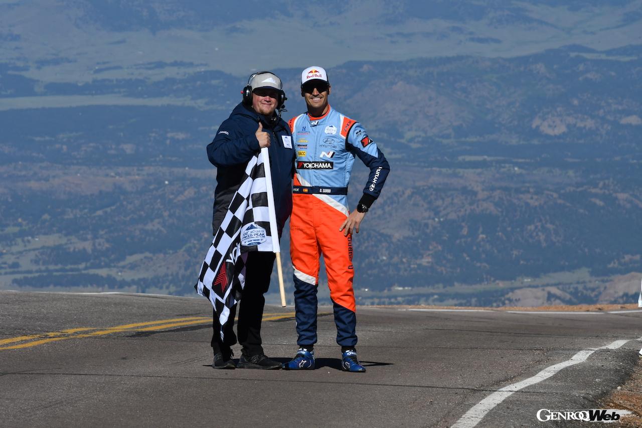 「アイオニック 5 N TA スペック」198号車をドライブし、新記録を樹立したダニ・ソルド。