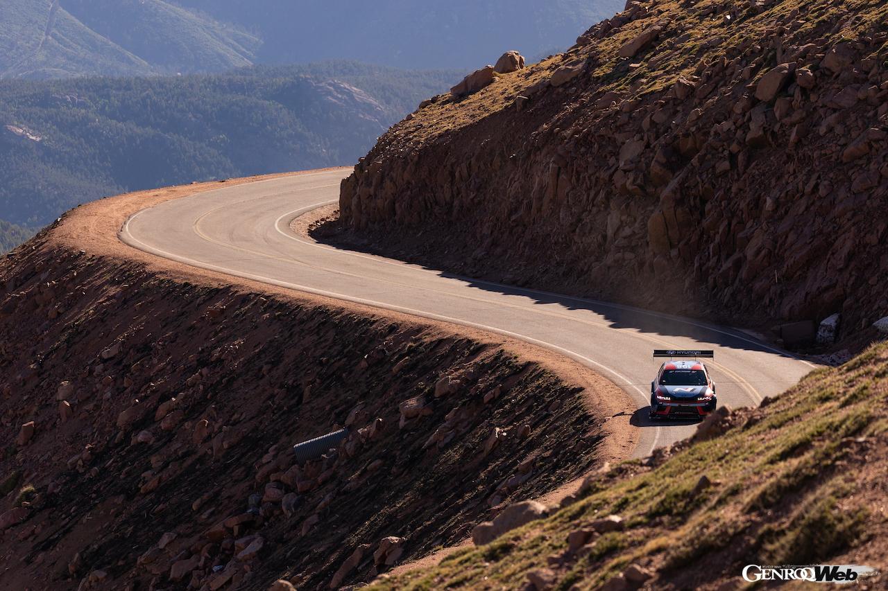 「アイオニック 5 N TA スペック」198号車をドライブし、新記録を樹立したダニ・ソルド。