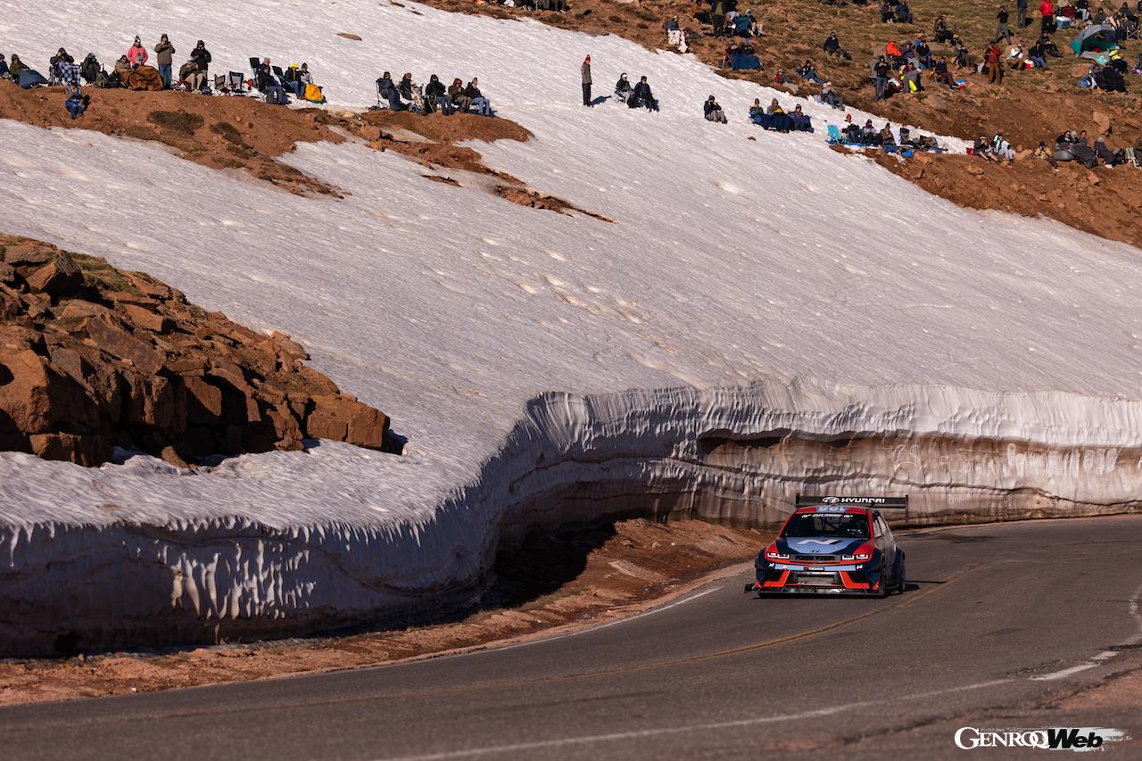 「アイオニック 5 N TA スペック」198号車をドライブし、新記録を樹立したダニ・ソルド。