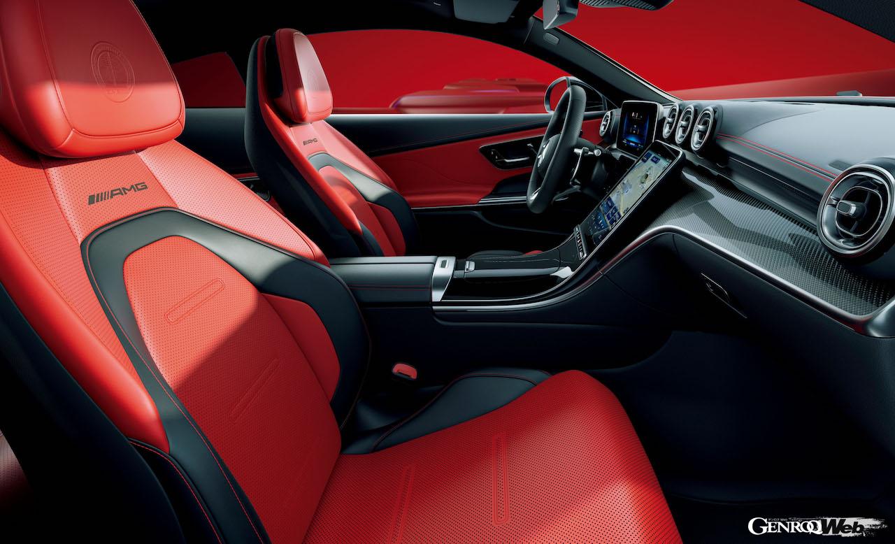 ドライバーオリエンテッドなコクピットは、囲まれ感のあるスポーティな雰囲気を実現。11.9 インチ・メディ アディスプレイは約6度、ドライバー側に向かって配置されている。