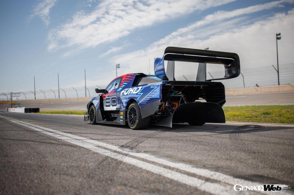 2024年のパイクスピークを制した「フォード F-150 ライトニング スーパートラック EV」。