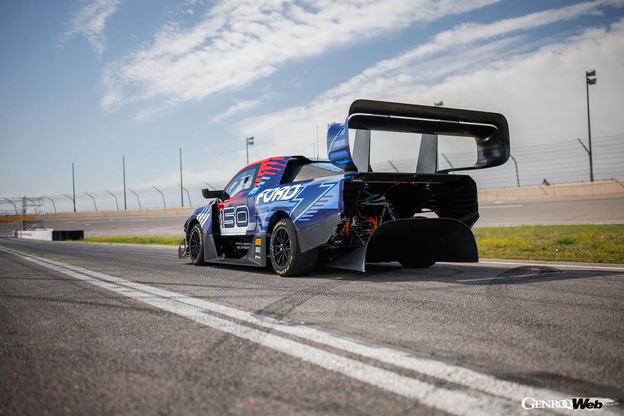 2024年のパイクスピークを制した「フォード F-150 ライトニング スーパートラック EV」。