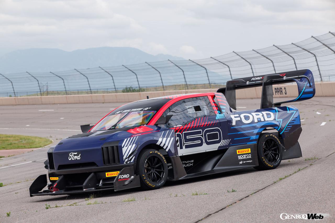 2024年のパイクスピークを制した「フォード F-150 ライトニング スーパートラック EV」。