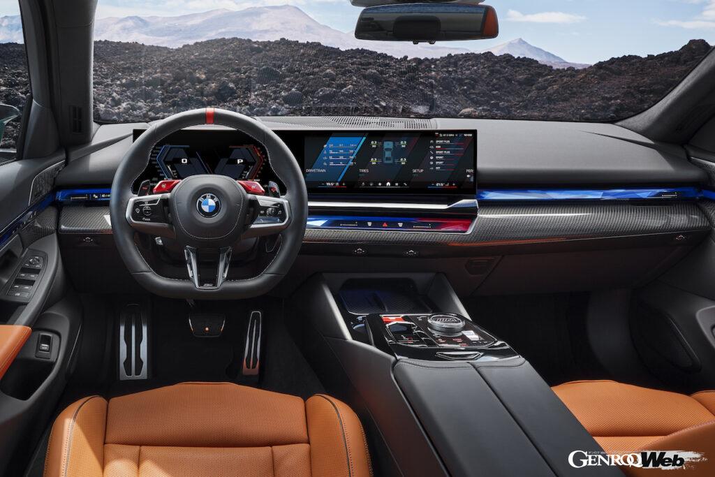 「Mハイブリッド・システム」を搭載する、新型「BMW M5」のコクピット。