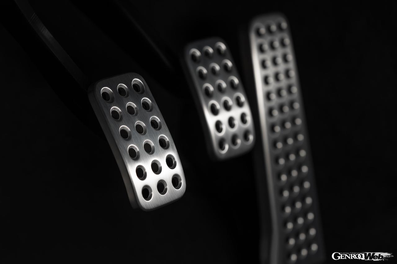 38台のみが限定生産される「アストンマーティン ヴァリアント」のコクピット。