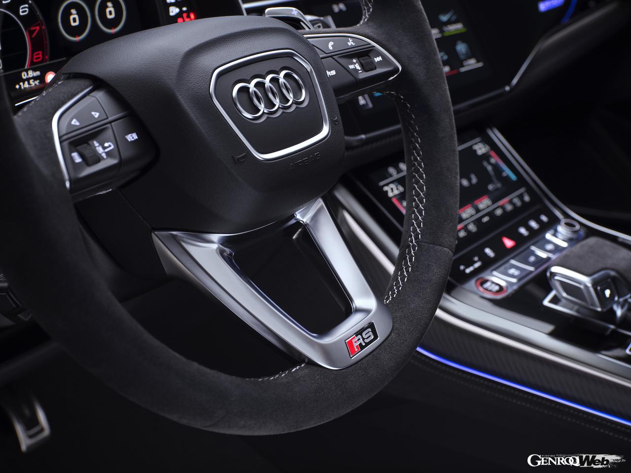 新たに追加されたトップ仕様「アウディ RS Q8 パフォーマンス」のインテリア。