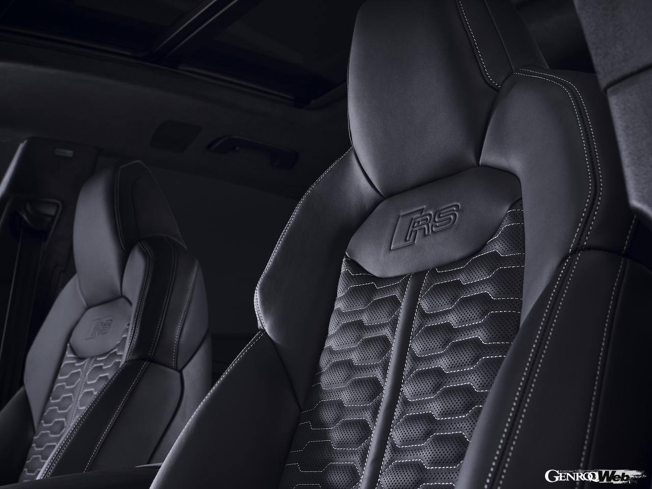 新たに追加されたトップ仕様「アウディ RS Q8 パフォーマンス」のインテリア。