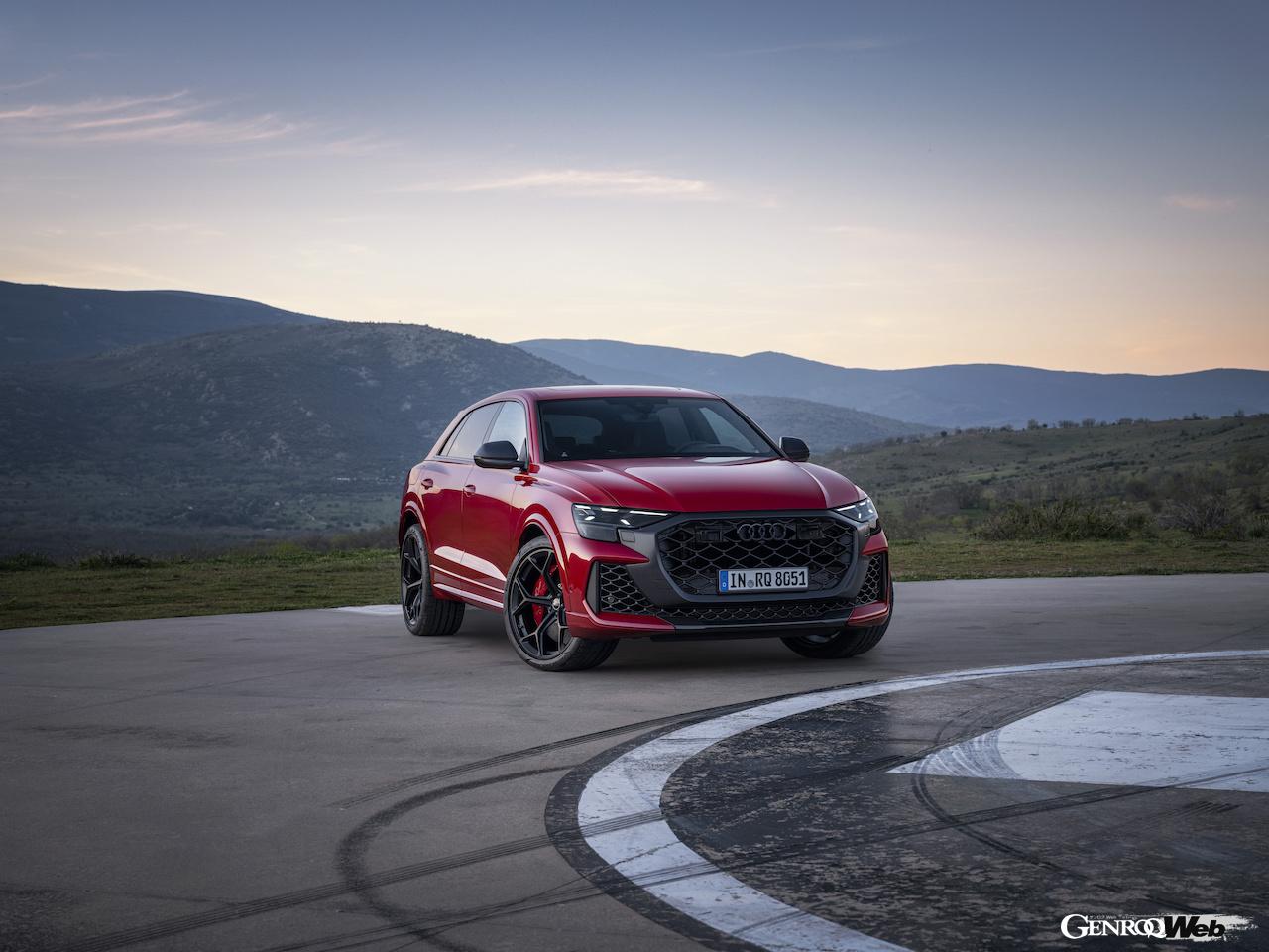 新たに追加されたトップ仕様「アウディ RS Q8 パフォーマンス」のエクステリア。