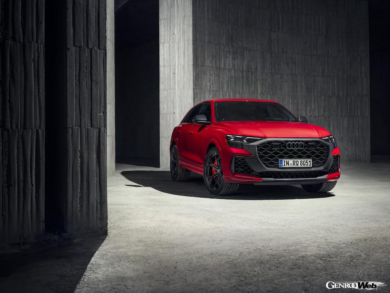 新たに追加されたトップ仕様「アウディ RS Q8 パフォーマンス」のエクステリア。