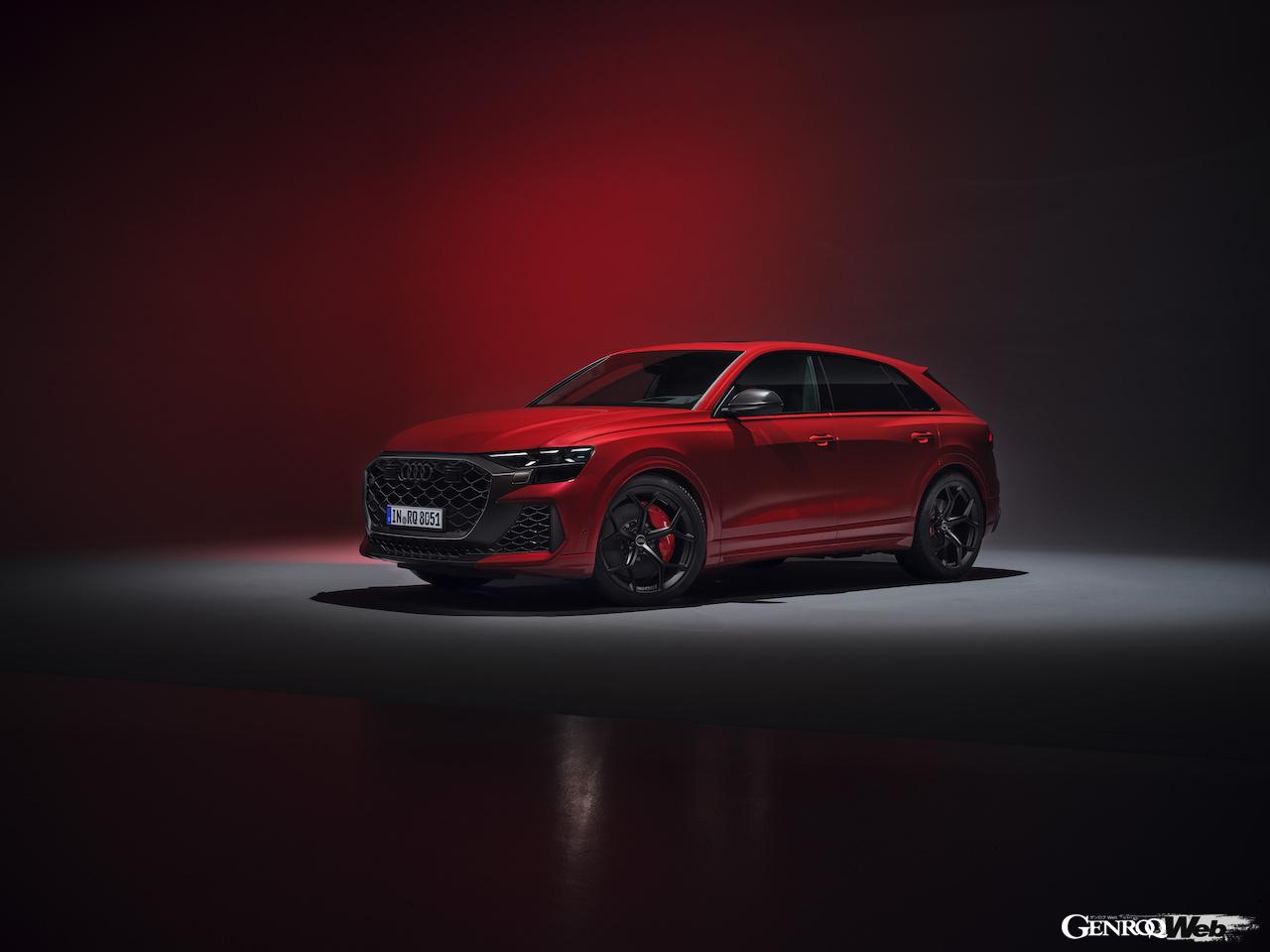 新たに追加されたトップ仕様「アウディ RS Q8 パフォーマンス」のエクステリア。