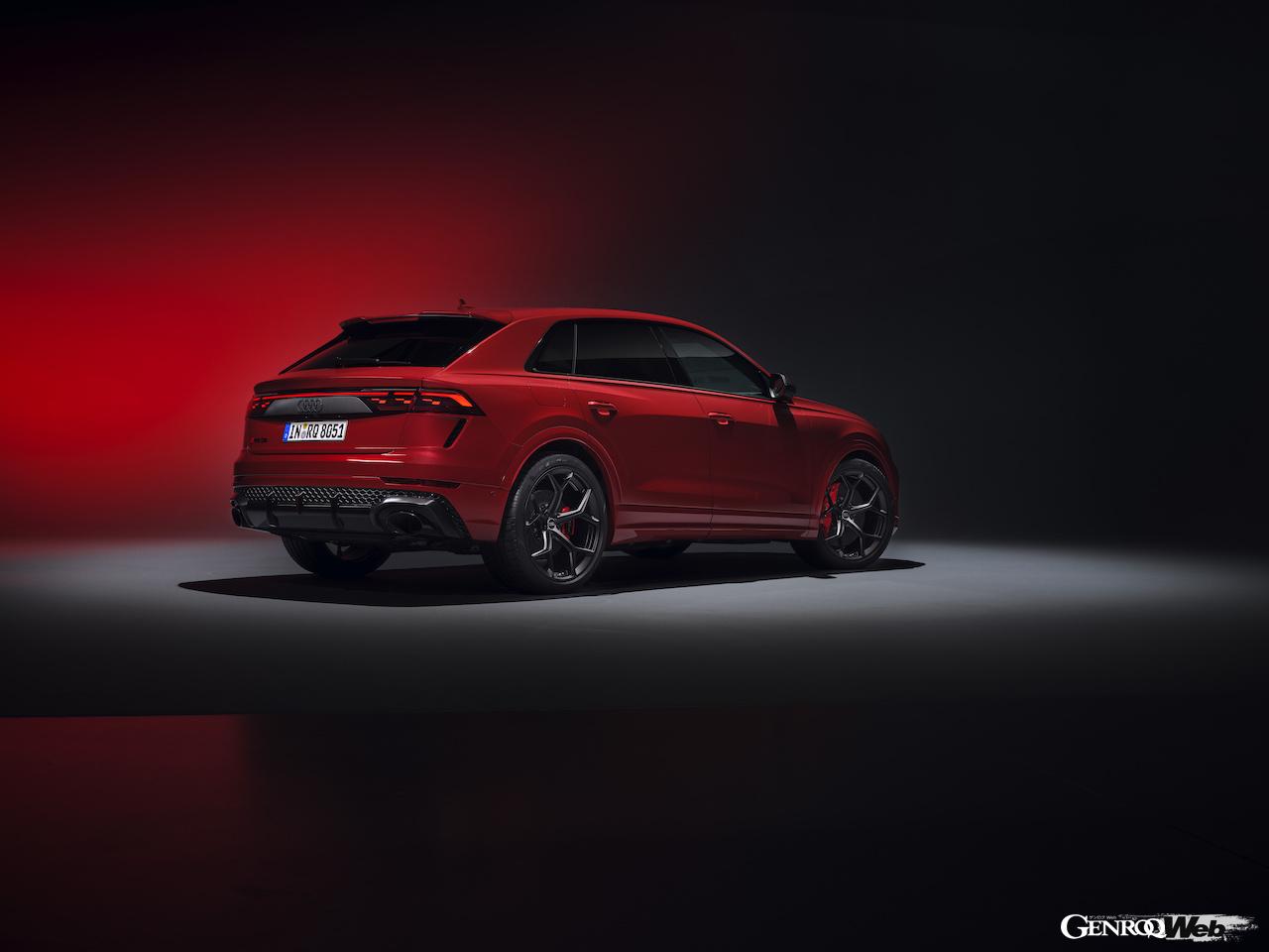 新たに追加されたトップ仕様「アウディ RS Q8 パフォーマンス」のエクステリア。