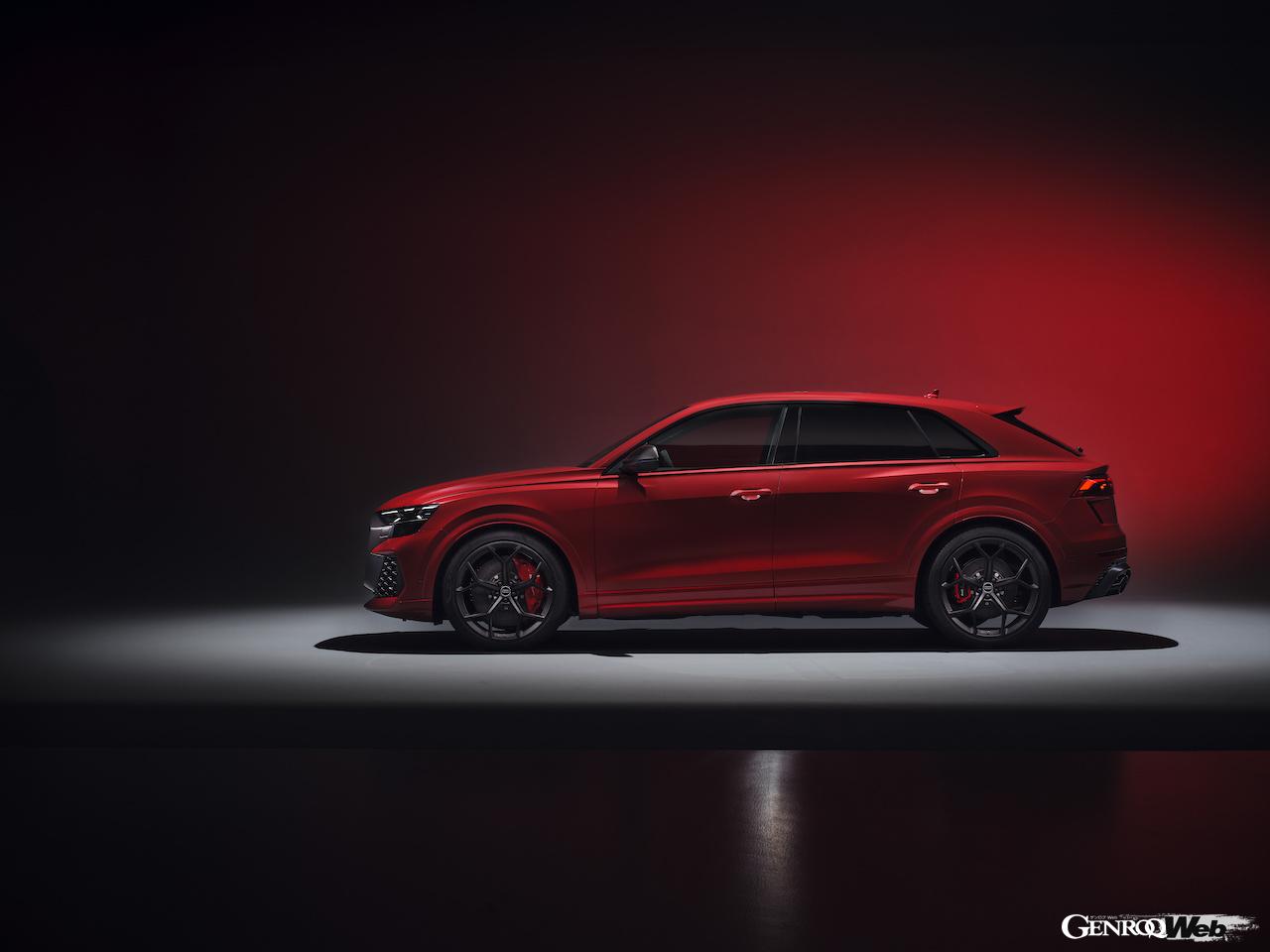 新たに追加されたトップ仕様「アウディ RS Q8 パフォーマンス」のエクステリア。