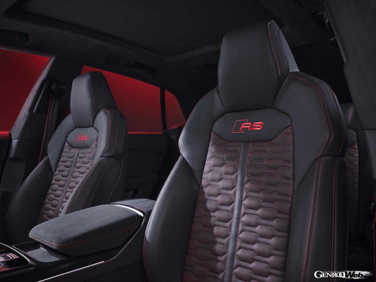 新たに追加されたトップ仕様「アウディ RS Q8 パフォーマンス」のインテリア。