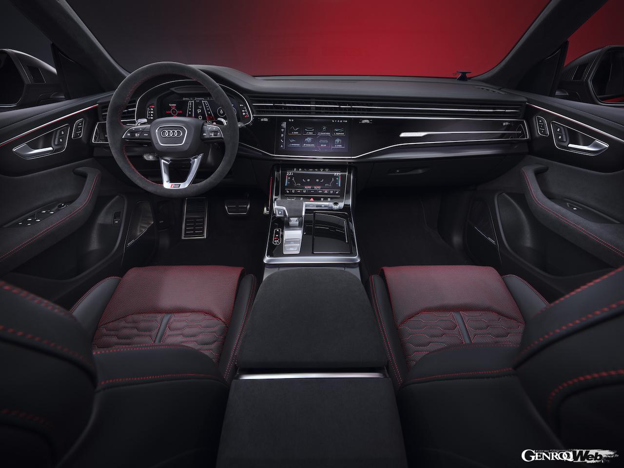 新たに追加されたトップ仕様「アウディ RS Q8 パフォーマンス」のインテリア。