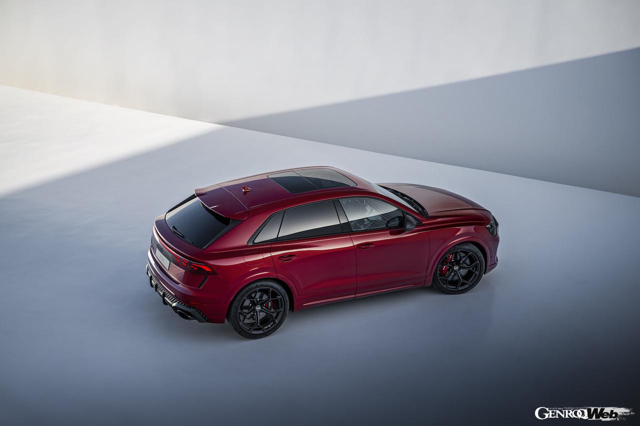 新たに追加されたトップ仕様「アウディ RS Q8 パフォーマンス」のエクステリア。