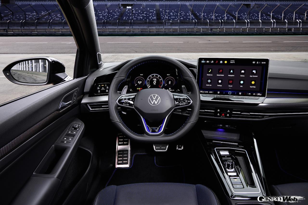 「フォルクスワーゲン ゴルフR ブラックエディション」改良新型のインテリア。