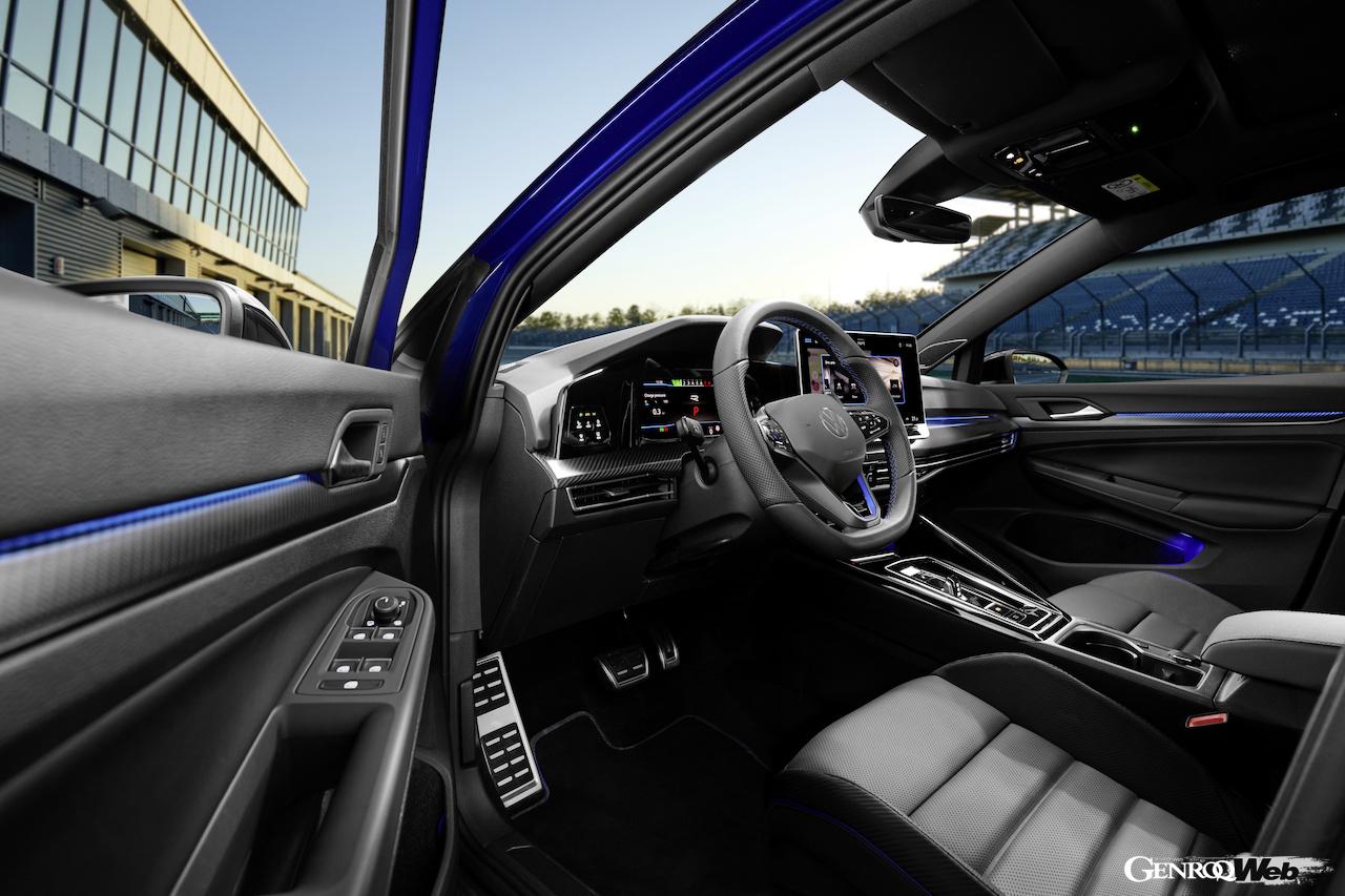 「フォルクスワーゲン ゴルフR ヴァリアント」改良新型のインテリア。