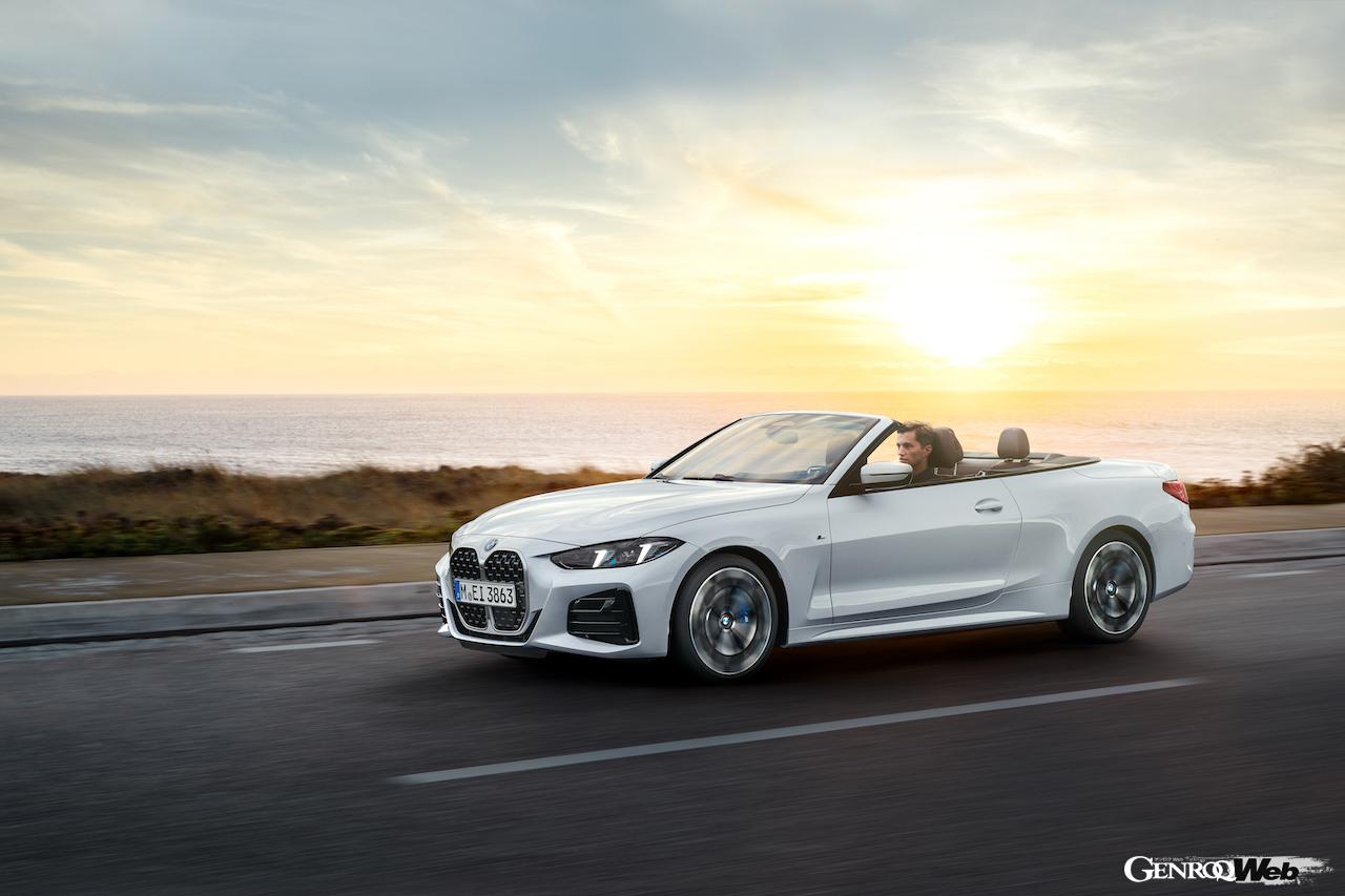 「BMW 4シリーズ カブリオレ」改良新型のの走行シーン。