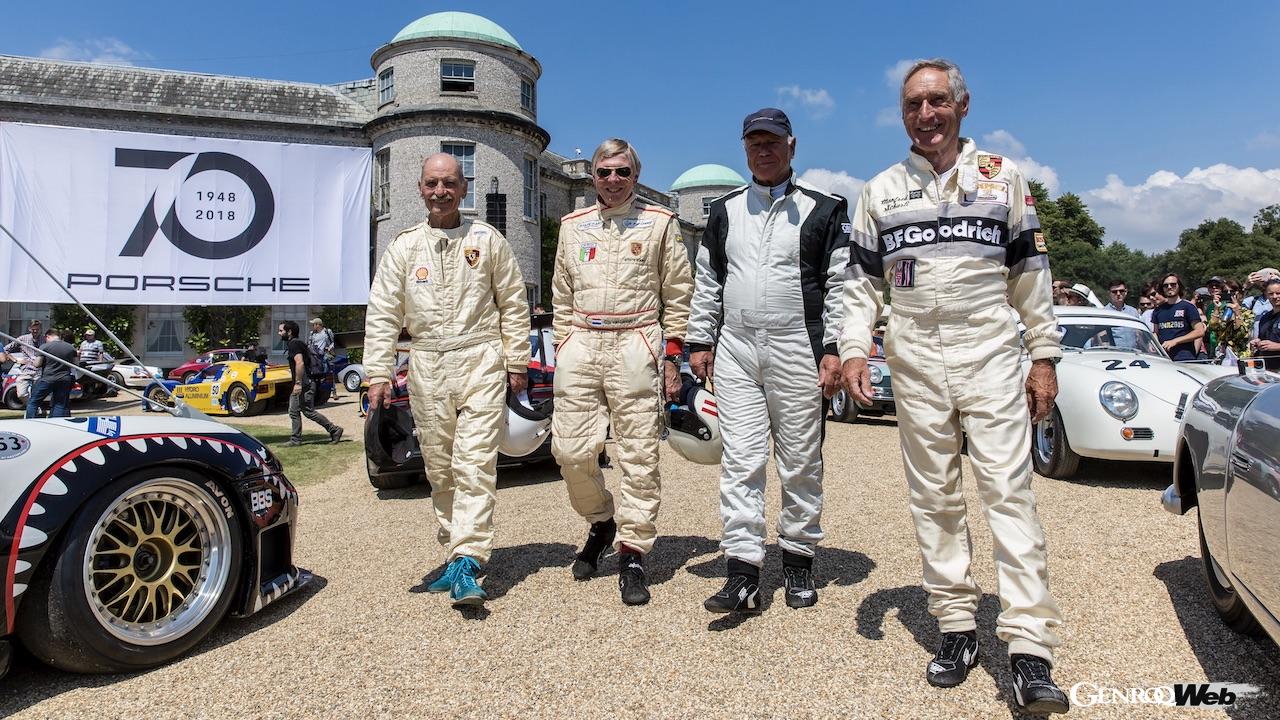 ポルシェのレース活動を伝える生き証人として、リンスは様々なイベントに参加。写真は2018年グッドウッド・フェスティバル・オブ・スピードにて、左からギュンター・シュテッケニヒ、ギース・ファン・レネップ、リンス、マンフレッド・シュルティ。