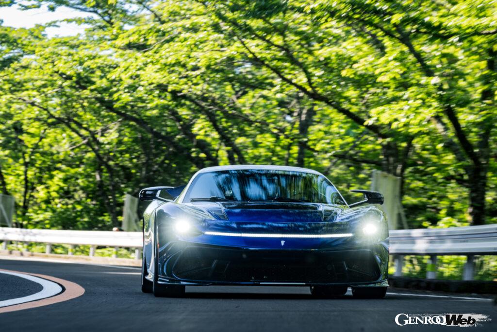 バッティスタは、走るごとに徐々にクルマが運転者の運転を学習し、制御を最適化することで運転しやすくなるという学習機能を備える。