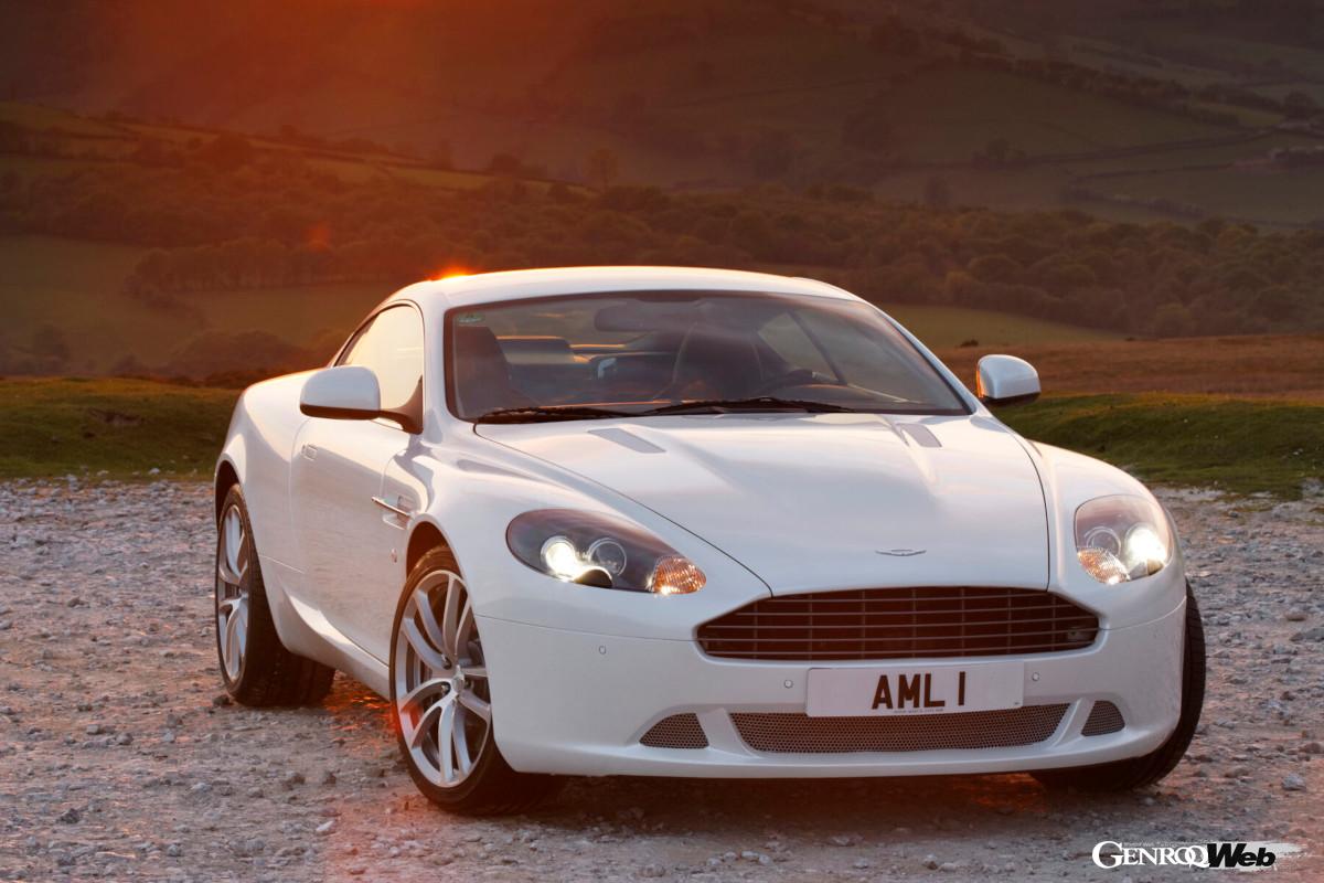 0-100km/h加速4.9秒、最高速度299km/hを謳った。