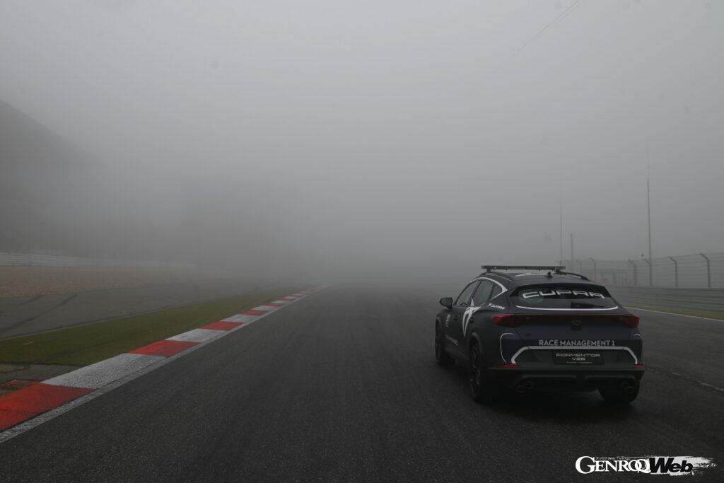 150ｍ先の視界もゼロ。