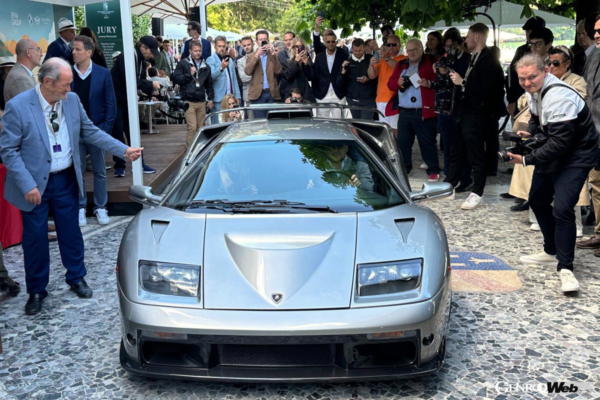 最も若い参加車1999年ランボルギーニ・ディアブロGTが、伝説のテストドライバー、ヴァレンティーノ・バルボーニ氏に迎えられる。