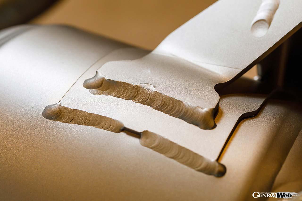 チタンの溶接部はただ闇雲に接着するのではなく、敢えて力の逃げる部分を設ける。これで割れを防ぐという。