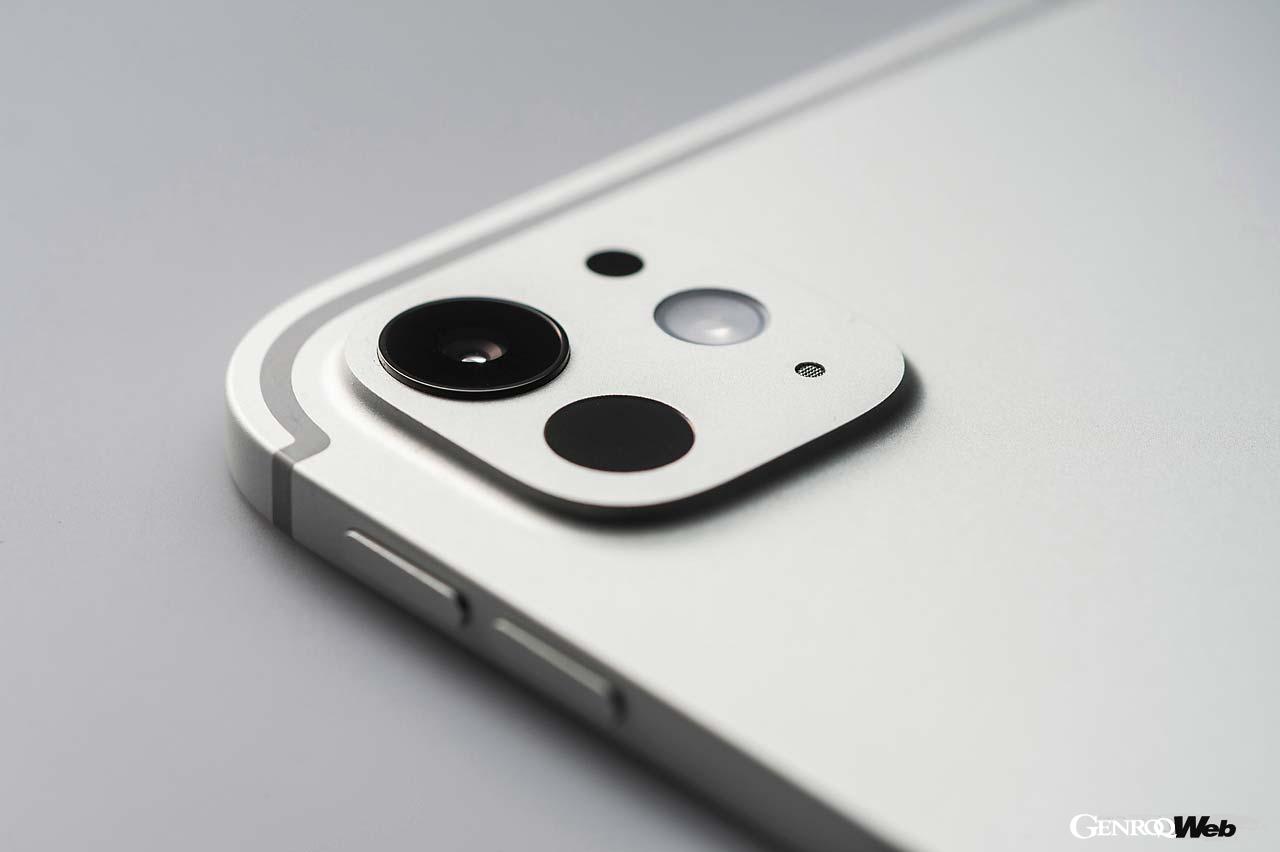 新型iPad Proはシングルカメラ（12MP広角カメラ）を採用する。アダプティブTrue Toneフラッシュにより、書類や領収書等の書類スキャンが劇的に進化を遂げた。