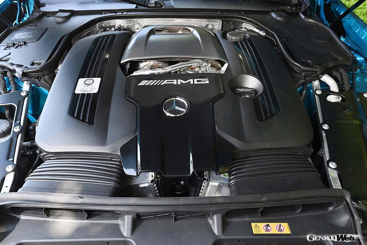 AMGの63系モデルに幅広く搭載される4.0リッターV8ツインターボは、サーキット走行に耐えるべくおもに冷却系を中心にリファイン。スペックは585PS/5500～6500rpm、800Nm/2500～5000rpm。
