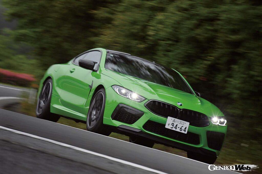 現在、スポーツ系BMWの最高峰として君臨するM8コンペティション。625PS/750Nmを路面に伝えるのはこちらもAWDで、搭載される「M xドライブ」はFRの俊敏性を重視しつつ、いざというときには4WDで安定性を担保する味付け。リヤにはアクティブデフも組み込まれる。インテリアはこちらもラグジュアリーな仕立て。試乗車のカーボンセラミックブレーキ、カーボン製エクステリアパーツはオプションで、それぞれ120万5000円、73万9000円。