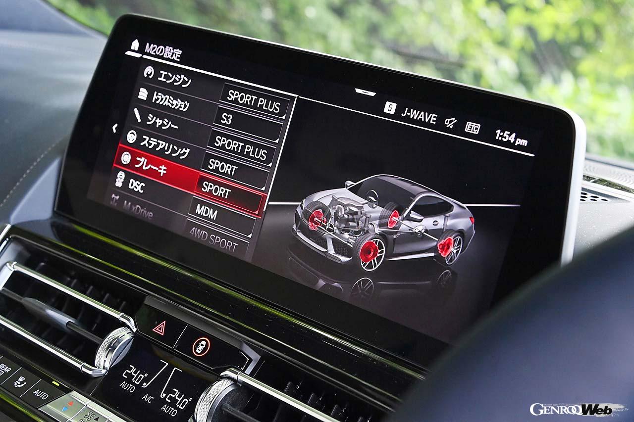 「Mモード」による「ロード」「スポーツ」「トラック」の走行モードに加え、エンジンや足まわりを個別にセッティング、ステアリング上の「M1」「M2」ボタンにメモリー。瞬時に呼び出すことができる機能も。