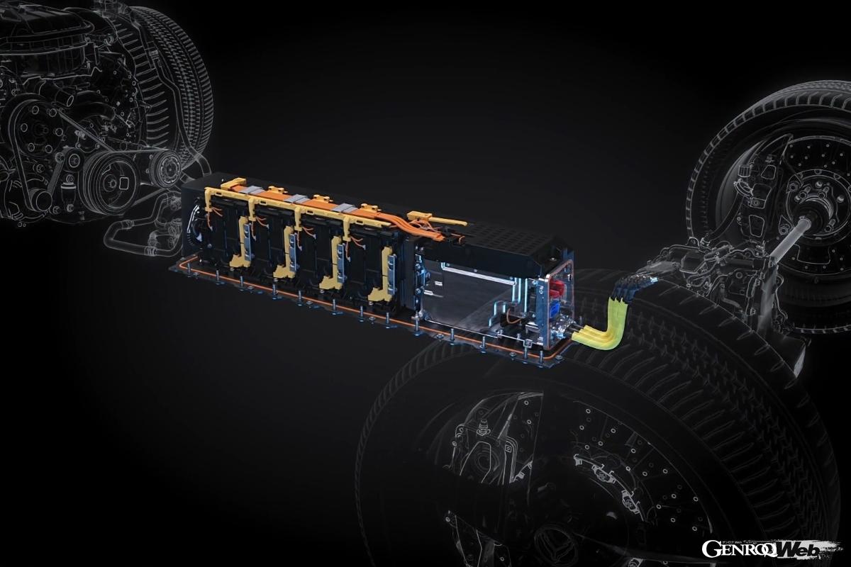 センタートンネルには1.9kWhの駆動用リチウムイオンバッテリーが配置され、最高出力162PSと最大トルク125Nmを発揮するフロントモーターに電力を供給する。