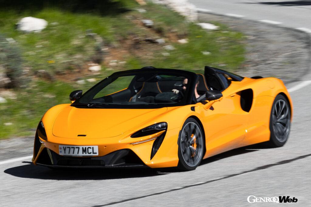 モーターだけで約30kmの走行が可能。トランスミッションの変速スピードは25％向上している。