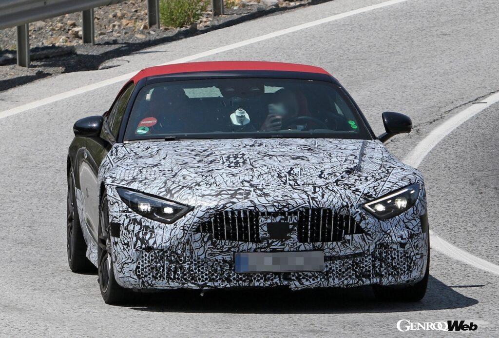 グリルやエアインテークなどフロントエンドにAMG SLとの差別化が図られる。