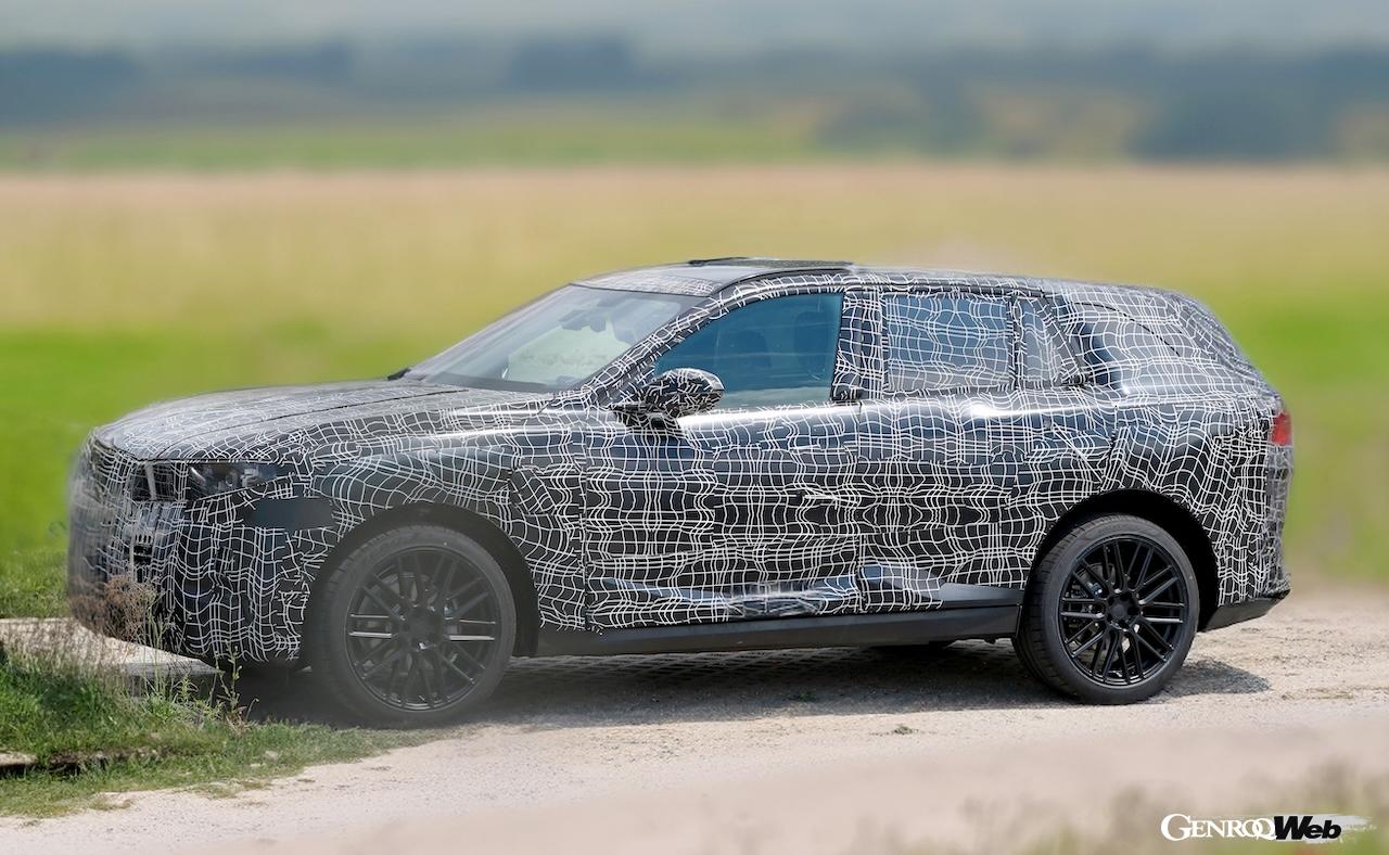 先日デビューした「X3」同様に、エクステリアは「ノイエ・クラッセ」の流れをくむデザイン。