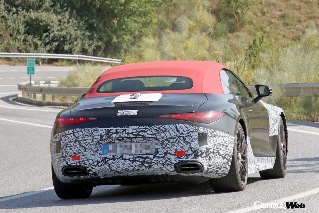 楕円形のデュアルエキゾーストパイプが現行の「メルセデス AMG SL」のラインナップにはないもの。