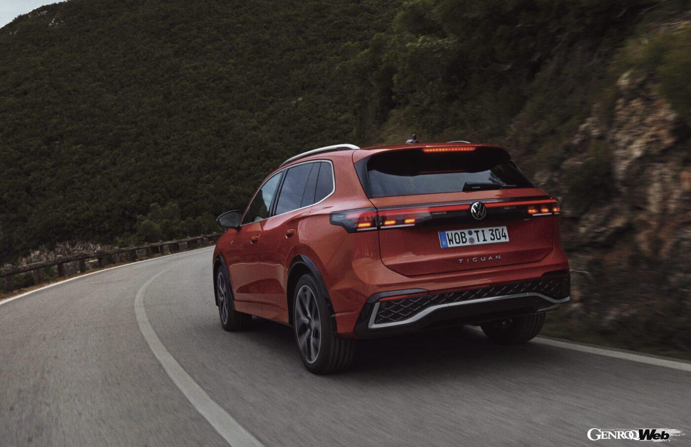 新型「フォルクスワーゲン ティグアン」の走行シーン。