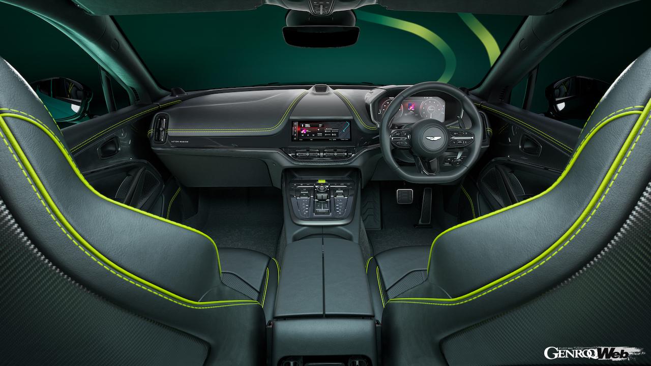 F1マシンをイメージした「アストンマーティン DBX707 AMR24」のコクピット。