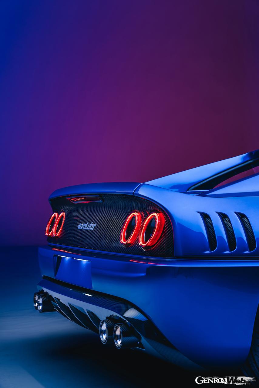 英国のエヴォルート・アウトモビリが手がけたレストモッド「355 by エヴォルート」のエクステリア。