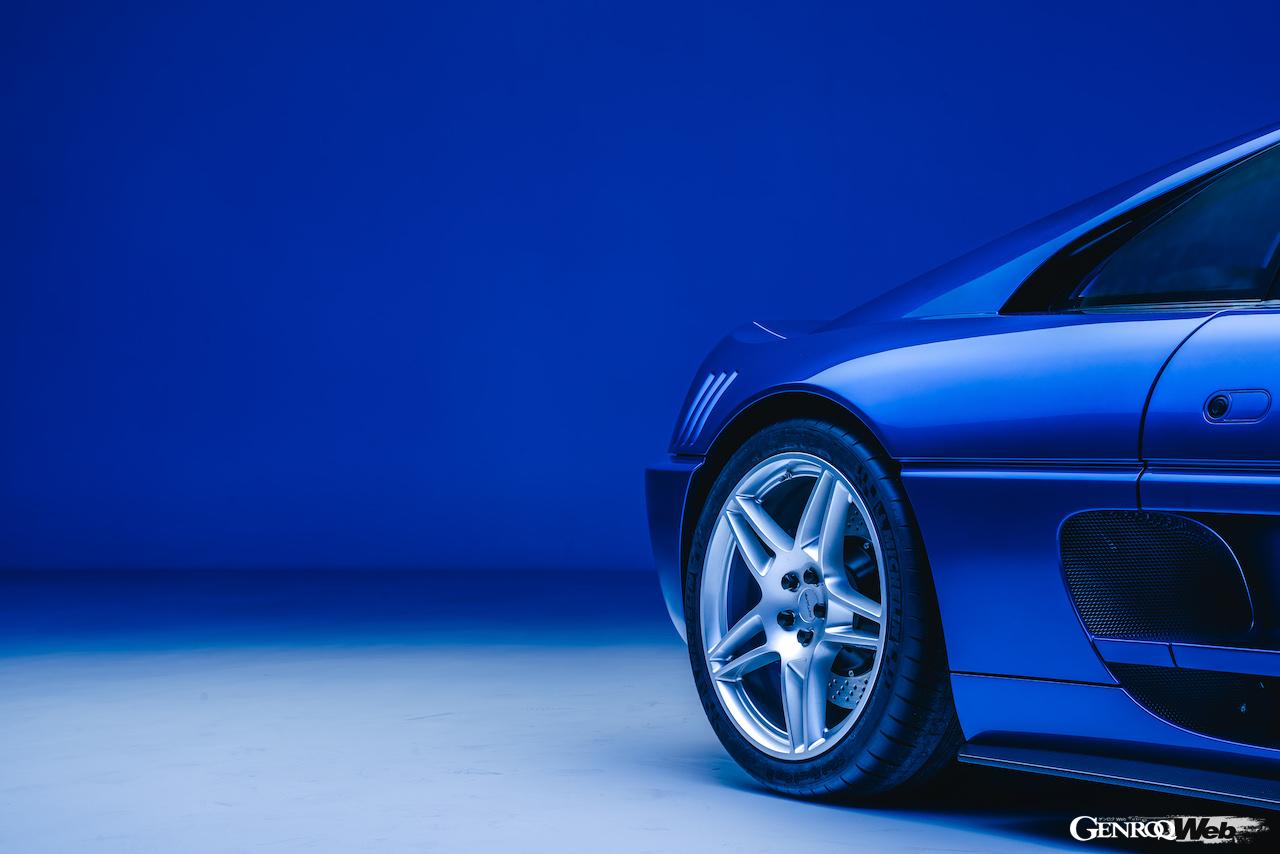 英国のエヴォルート・アウトモビリが手がけたレストモッド「355 by エヴォルート」のエクステリア。