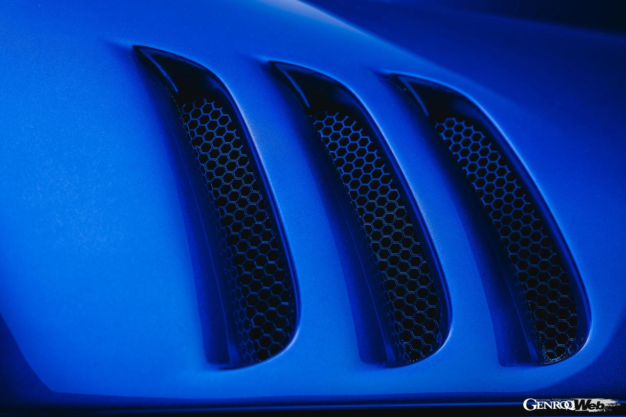 英国のエヴォルート・アウトモビリが手がけたレストモッド「355 by エヴォルート」のエクステリア。