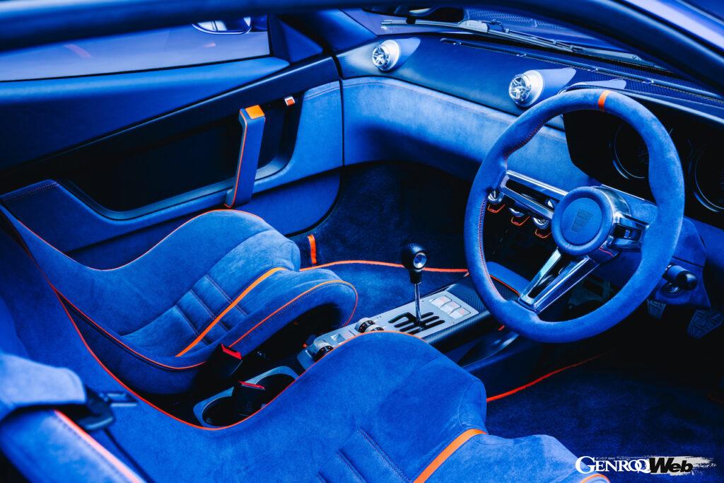 英国のエヴォルート・アウトモビリが手がけたレストモッド「355 by エヴォルート」のコクピット。