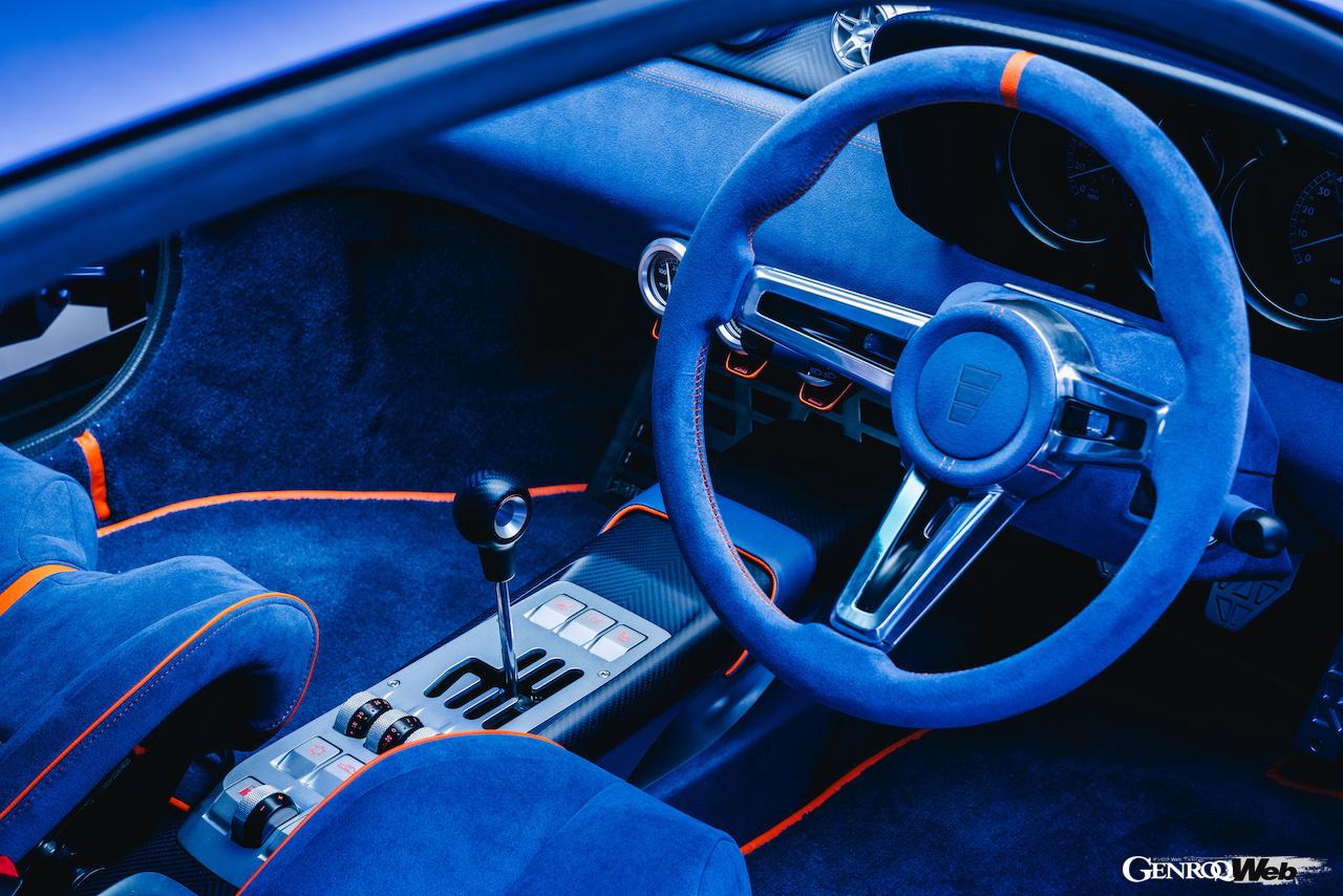 英国のエヴォルート・アウトモビリが手がけたレストモッド「355 by エヴォルート」のコクピット。
