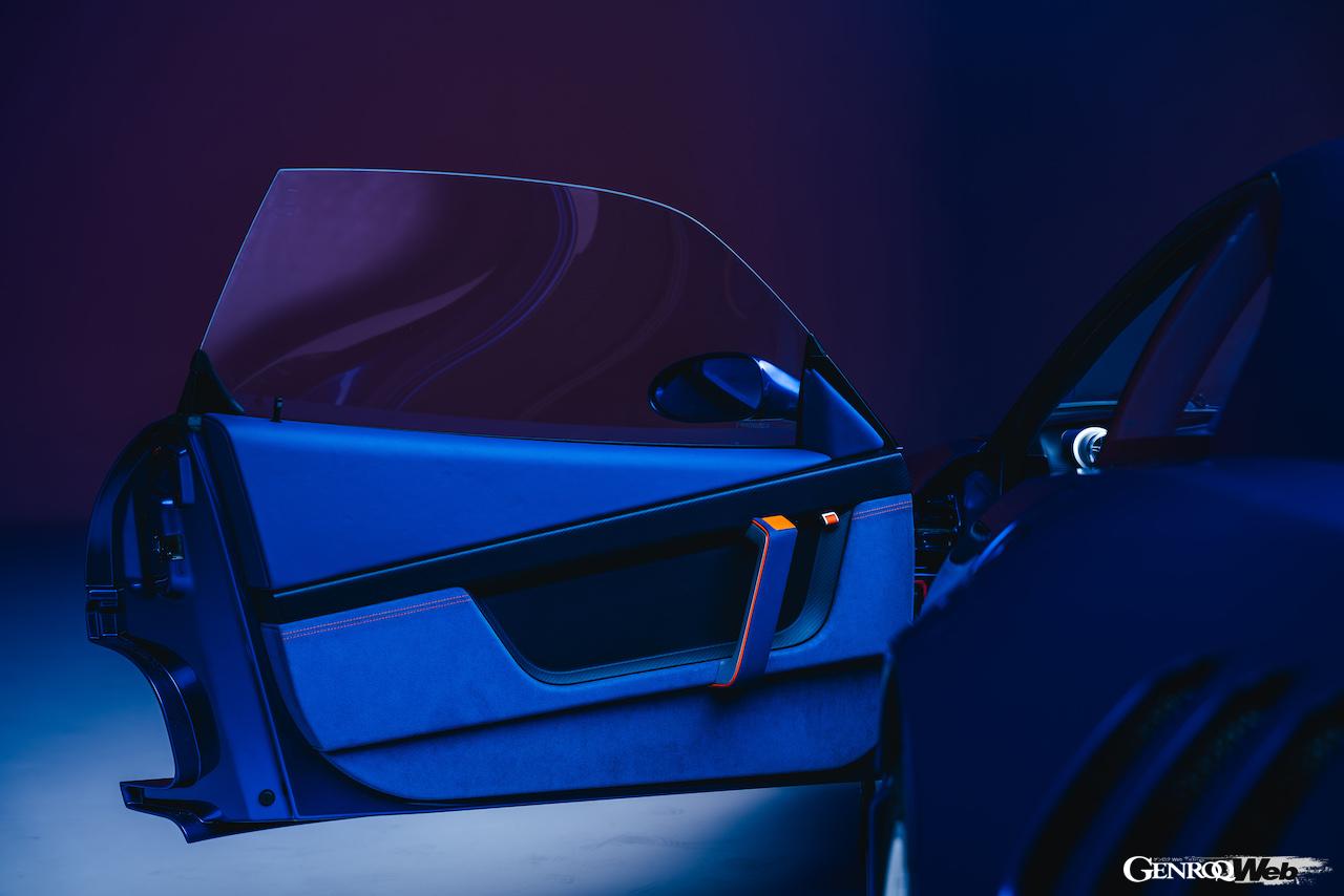 英国のエヴォルート・アウトモビリが手がけたレストモッド「355 by エヴォルート」のコクピット。