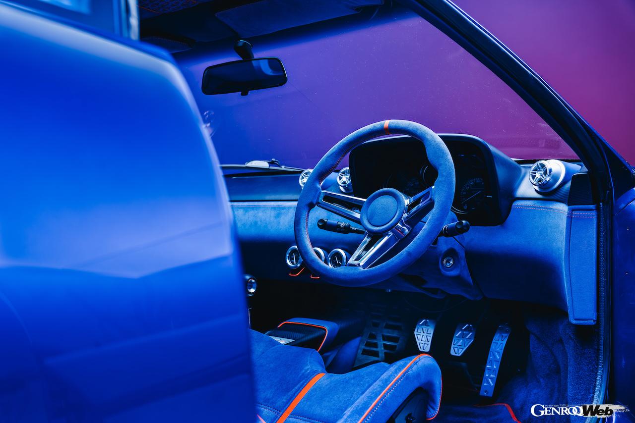 英国のエヴォルート・アウトモビリが手がけたレストモッド「355 by エヴォルート」のコクピット。